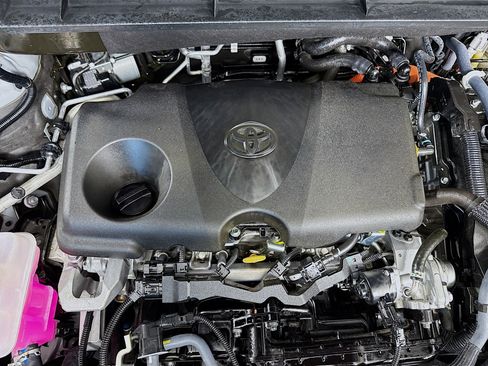 Used 2024 Toyota Highlander XLE image 39