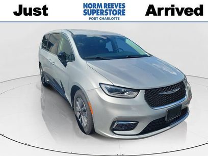Used 2024 Chrysler Pacifica Limited