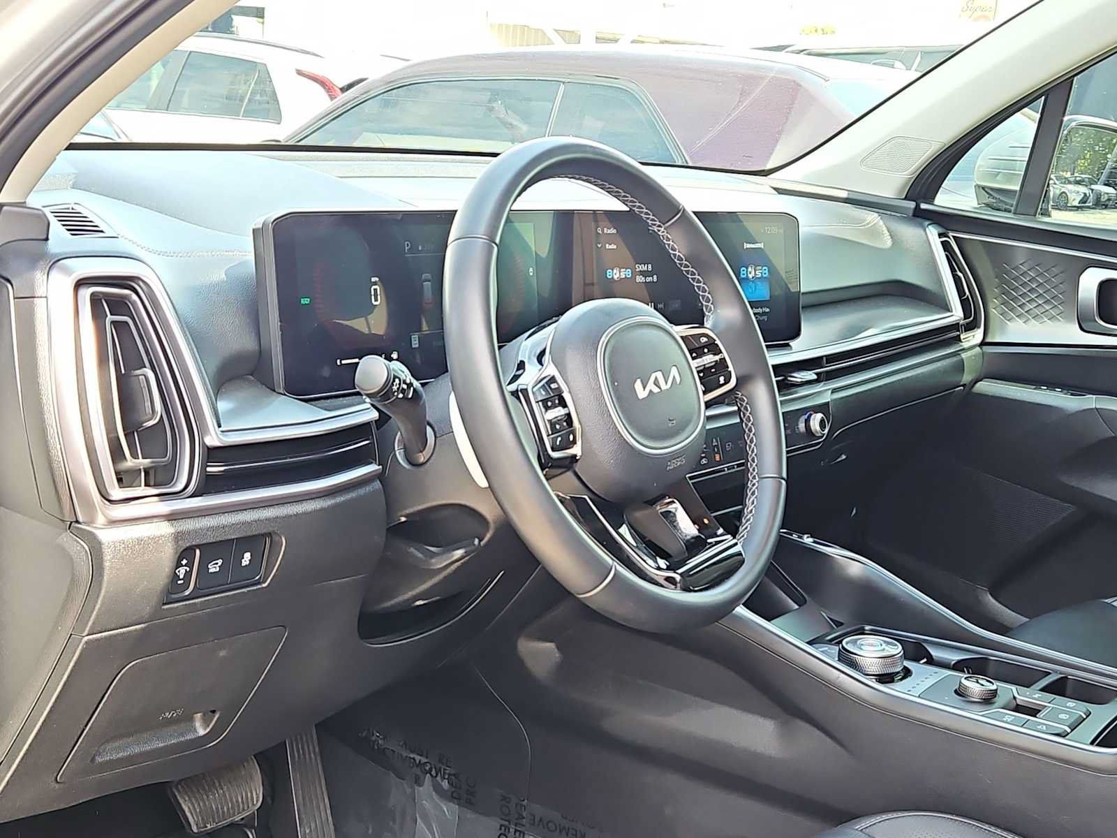 Used 2025 Kia Sorento EX AWD/4WD image 2
