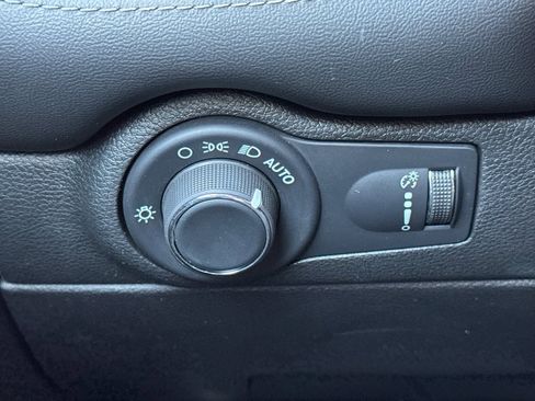 Used 2024 Dodge Durango SXT image 41