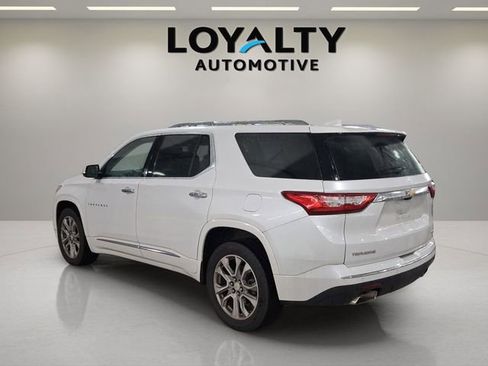 Used 2019 Chevrolet Traverse Premier w/ Driver Confidence II Package FWD image 3