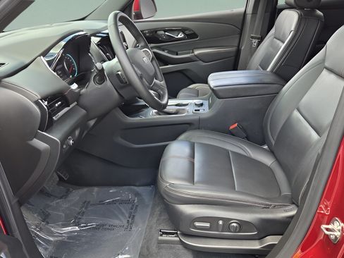 Used 2023 Chevrolet Traverse RS FWD image 9