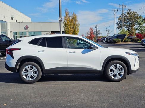 Used 2025 Chevrolet Trax LS image 5