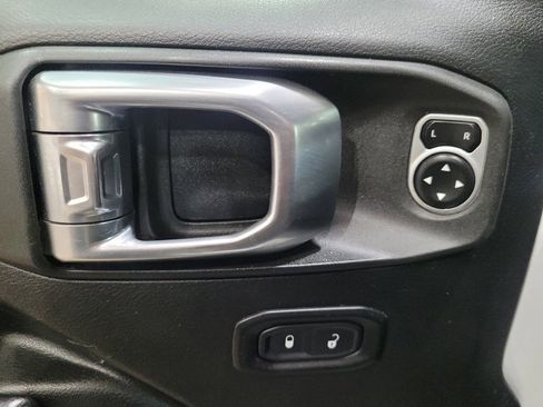 Used 2018 Jeep Wrangler Unlimited Sport S AWD/4WD image 27