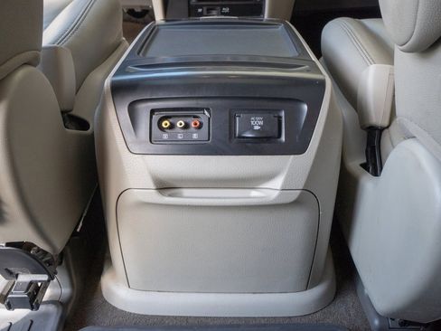 Used 2017 Toyota Sienna XLE Premium image 19