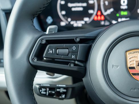 New 2026 Porsche Cayenne S image 30