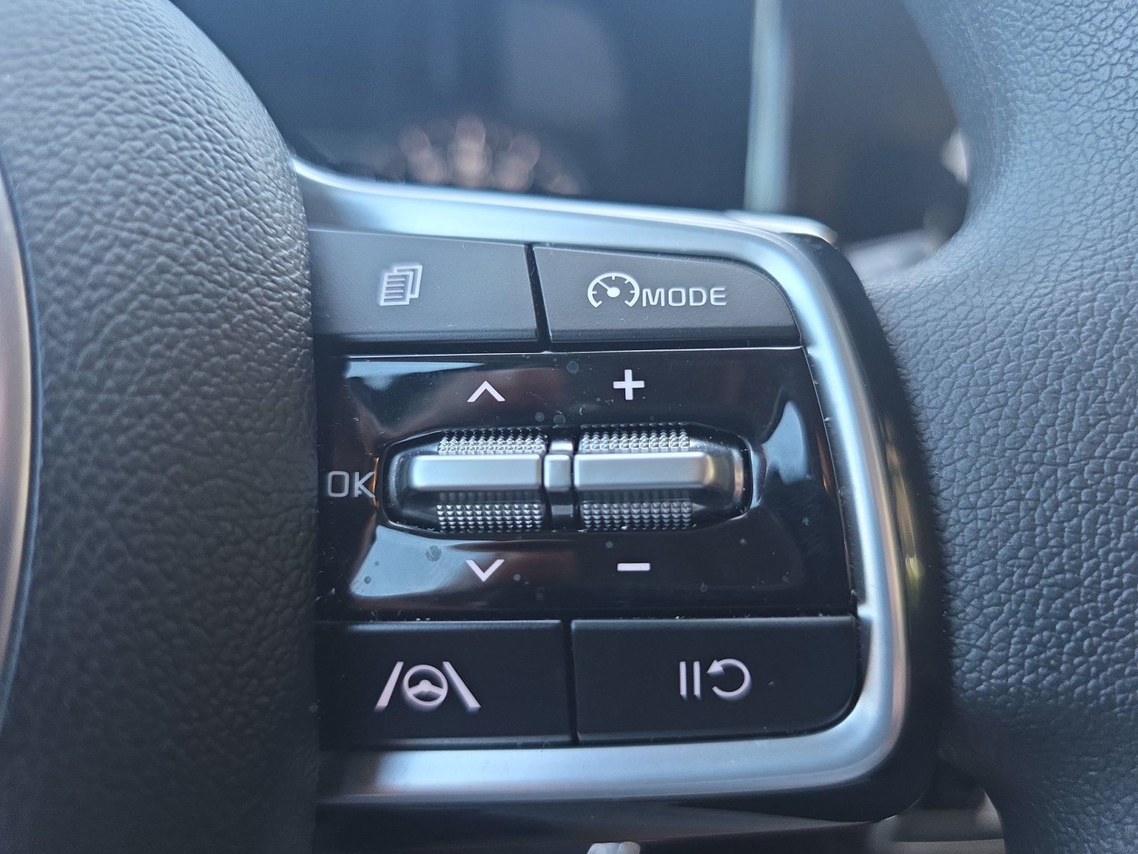 Certified 2023 Kia Sorento LX FWD image 23