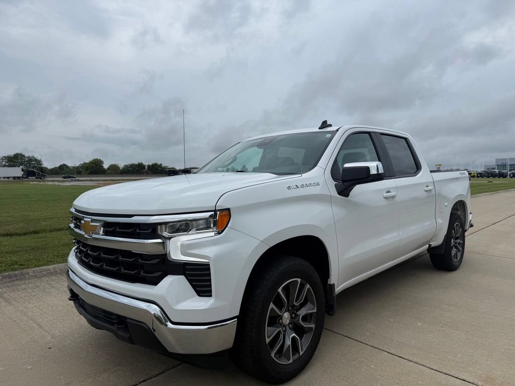 Used 2024 Chevrolet Silverado 1500 LT AWD/4WD image 9