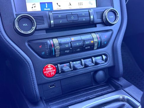 Used 2018 Ford Mustang Shelby GT350 w/ Convenience Package image 30