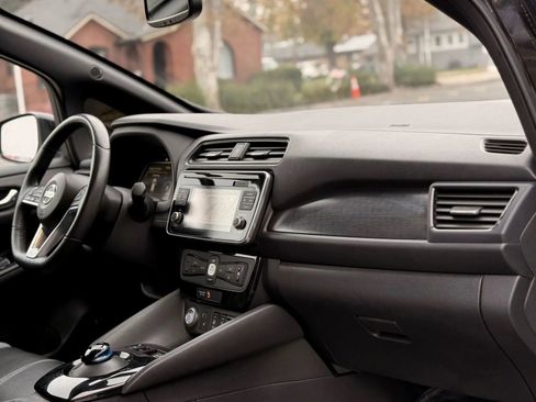 Used 2019 Nissan Leaf SL w/ SL Technology Package image 12