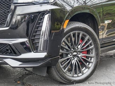Used 2024 Cadillac Escalade V w/ LPO, ONYX Package AWD/4WD image 4