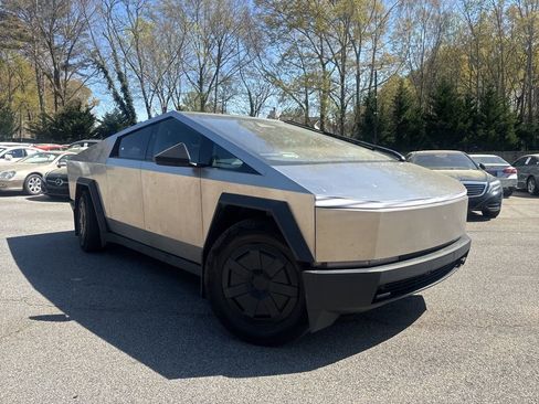 Used 2024 Tesla Cybertruck AWD Crew Cab image 4