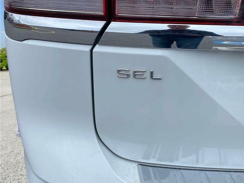 Certified 2024 Volkswagen Atlas SEL Premium R-Line AWD/4WD image 36
