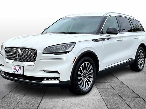 Used 2020 Lincoln Aviator Reserve w/ Class IV Trailer Tow Package image 3