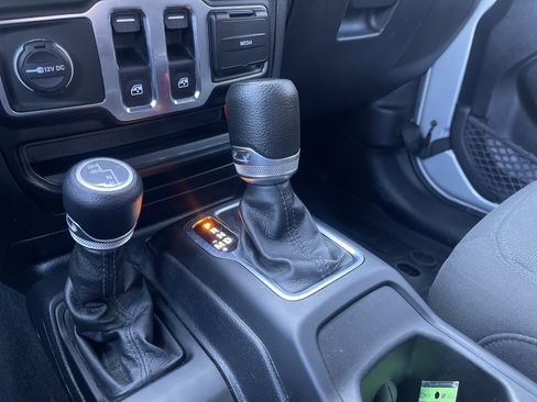 Used 2023 Jeep Wrangler Sport S image 32