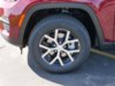 New 2025 Jeep Grand Cherokee Limited w/ Black Appearance Package image 4