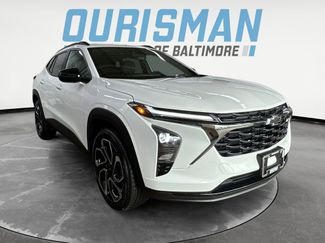 Used 2025 Chevrolet Trax RS w/ Sunroof Package FWD video 1