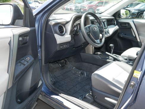 Used 2013 Toyota RAV4 LE AWD/4WD image 11