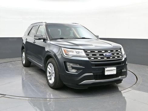 Used 2016 Ford Explorer XLT w/ Equipment Group 202A image 22