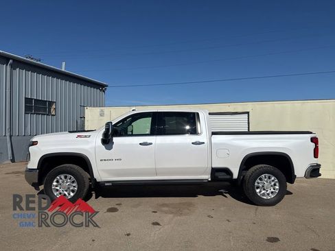 Used 2024 Chevrolet Silverado 2500 LTZ w/ LTZ Convenience Package AWD/4WD image 8