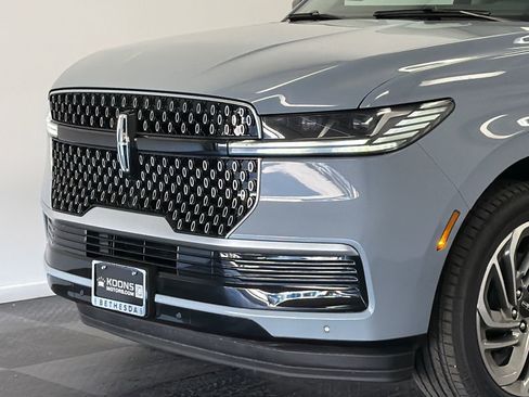New 2026 Lincoln Navigator Reserve AWD/4WD image 2