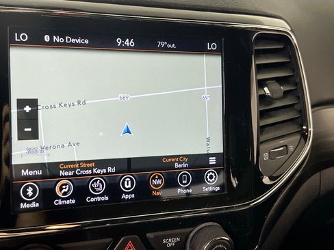 Used 2022 Jeep Grand Cherokee Laredo X image 13