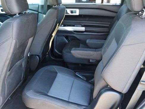 Used 2022 Ford Explorer XLT image 13