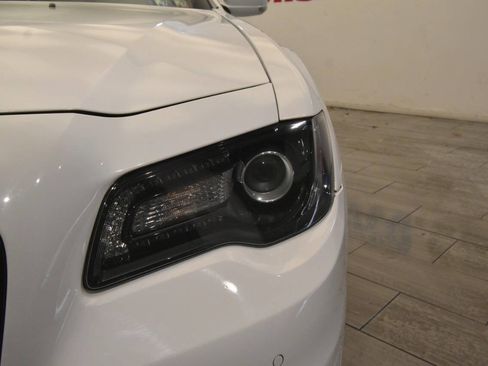 Used 2018 Chrysler 300 S w/ 300S Premium Group image 9