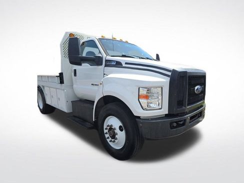 Used 2017 Ford F750 2WD Regular Cab Super Duty image 2