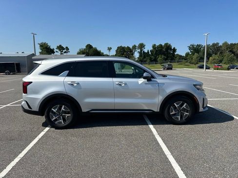 Used 2024 Kia Sorento EX FWD image 4