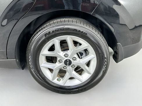 Used 2025 Kia Soul LX w/ LX Technology Package FWD image 33