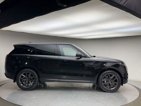 Used 2024 Land Rover Range Rover Sport SE AWD/4WD image 9