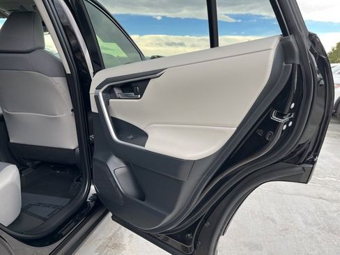 Used 2025 Toyota RAV4 XLE image 17