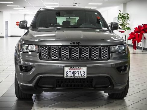 Used 2021 Jeep Grand Cherokee Laredo X image 4
