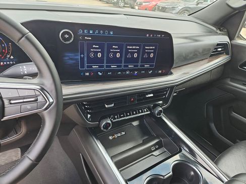 Used 2025 Chevrolet Suburban Z71 image 20