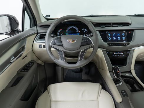 Used 2018 Cadillac XT5 Luxury w/ Driver Awareness Package AWD/4WD image 17