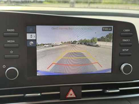 Used 2025 Hyundai Elantra Hybrid FWD image 11