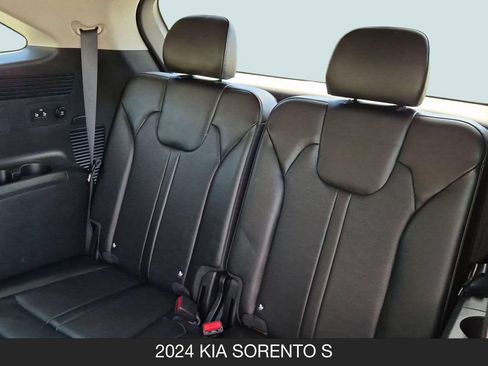 Used 2024 Kia Sorento S w/ Panoramic Sunroof Package FWD image 27