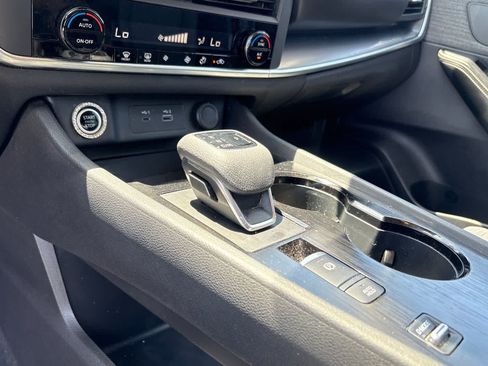 Used 2023 Nissan Rogue SV FWD image 23