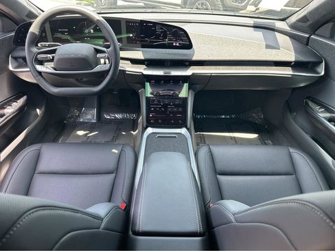 Used 2024 Lucid Air Pure RWD image 4