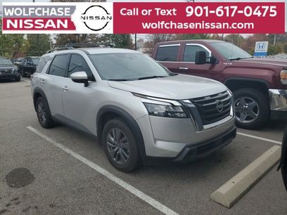 Used 2024 Nissan Pathfinder SV