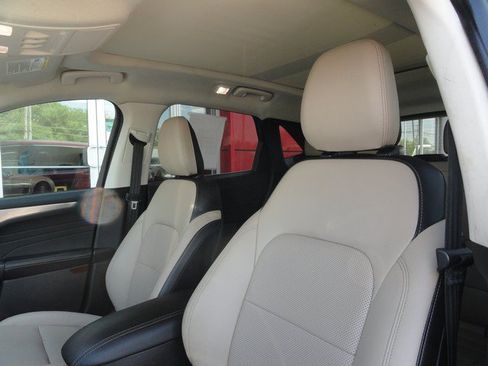 Used 2022 Ford Escape Titanium AWD/4WD image 9