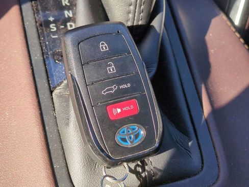 Used 2021 Toyota Venza Limited image 31