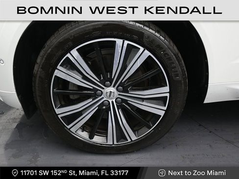 Used 2023 Volvo XC60 T8 Plus image 9