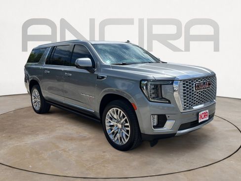 Used 2023 GMC Yukon XL Denali AWD/4WD image 4