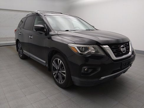 Used 2017 Nissan Pathfinder Platinum w/ Family Entertainment Package FWD image 13
