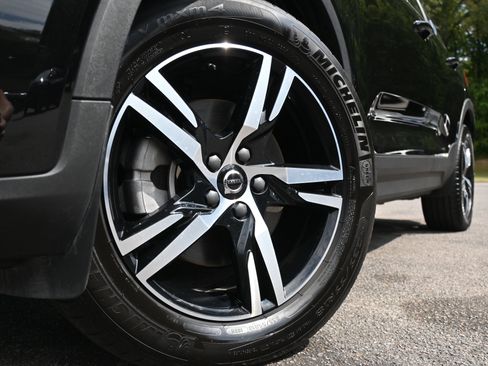 Used 2025 Volvo XC40 B5 Core image 37