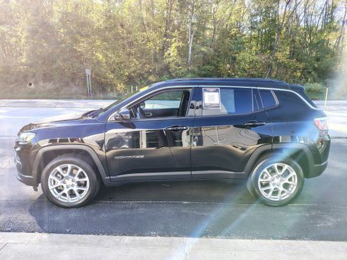 Certified 2023 Jeep Compass Latitude image 4