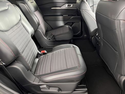 Used 2025 Ford Explorer ST-Line w/ Premium Package image 24