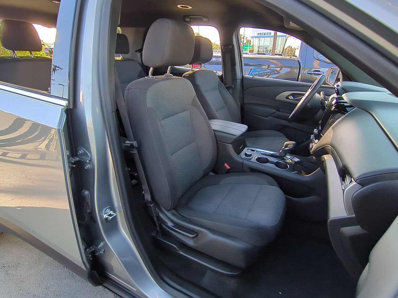 Used 2023 Chevrolet Traverse LT FWD image 26